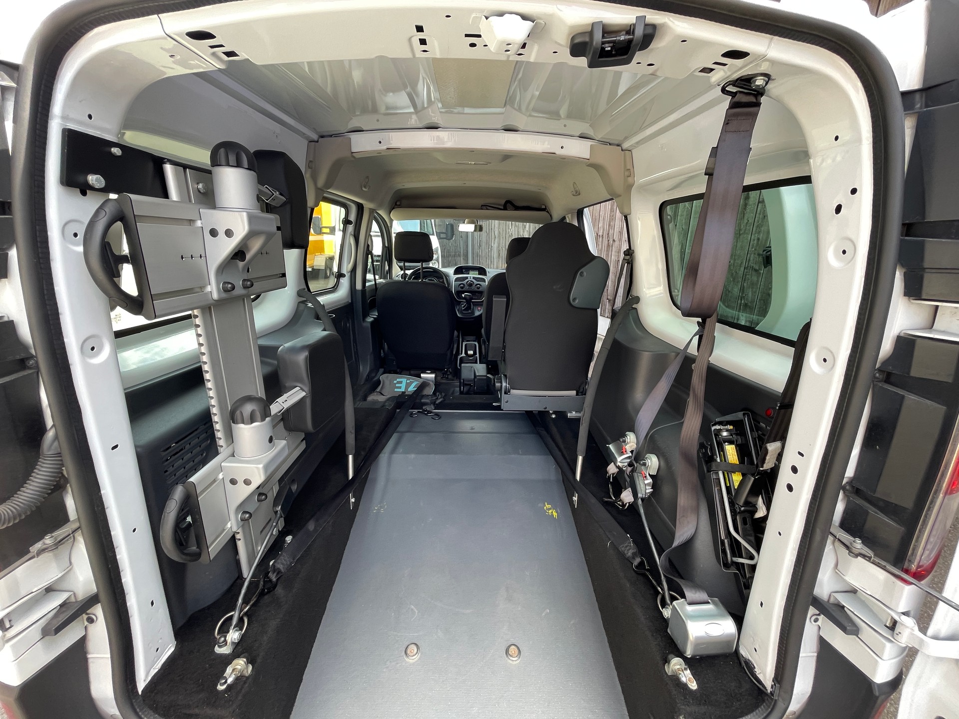 RENAULT KANGOO MAXI Z.E. 33 R60 1x Rollstuhlplatz (N)-image-25