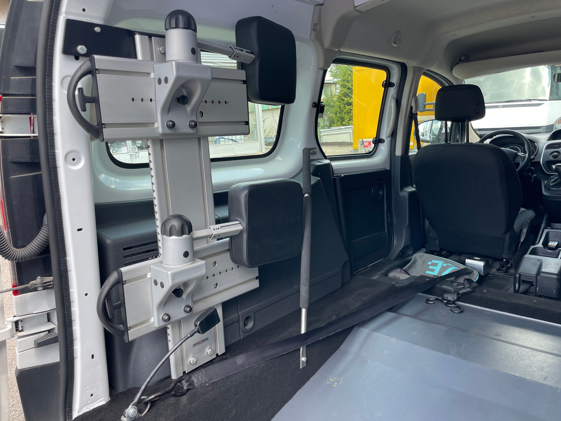 RENAULT KANGOO MAXI Z.E. 33 R60 1x Rollstuhlplatz (N)-image-26