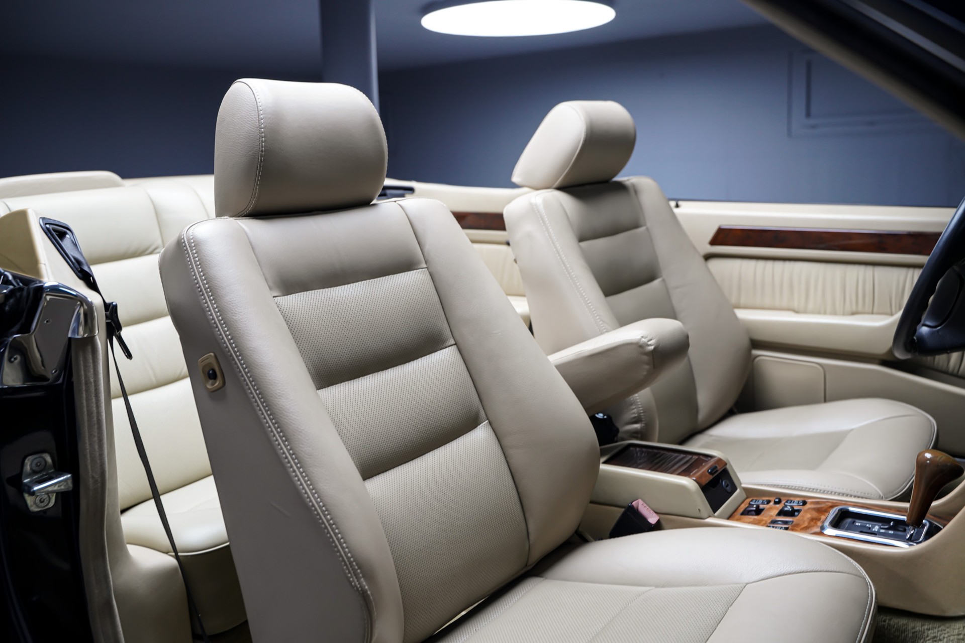 MERCEDES-BENZ 300 CE-24 Cabrio-image-21