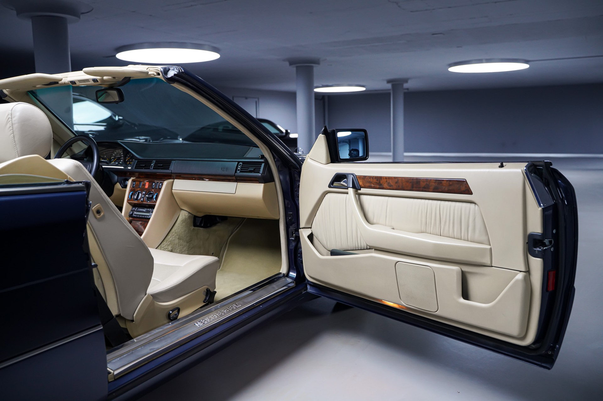 MERCEDES-BENZ 300 CE-24 Cabrio-image-19