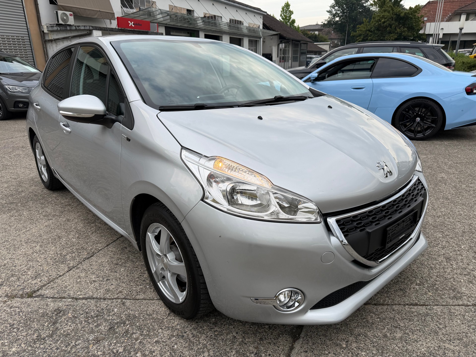 PEUGEOT 208 1.2 VTI Style-image-6
