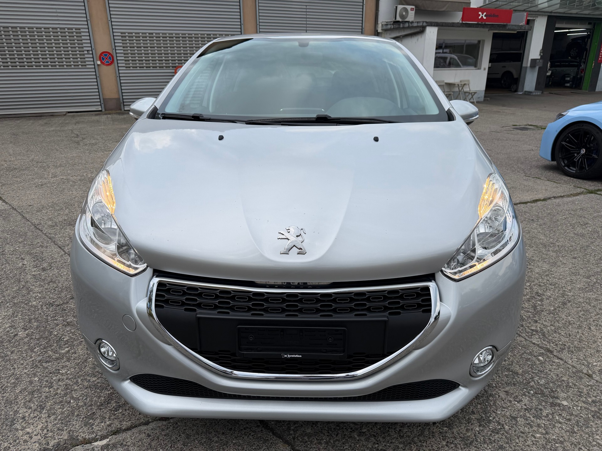 PEUGEOT 208 1.2 VTI Style-image-7