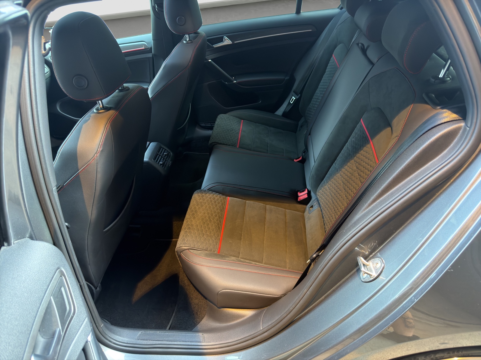 VW Golf 2.0 TSI GTI Performance DSG-image-7