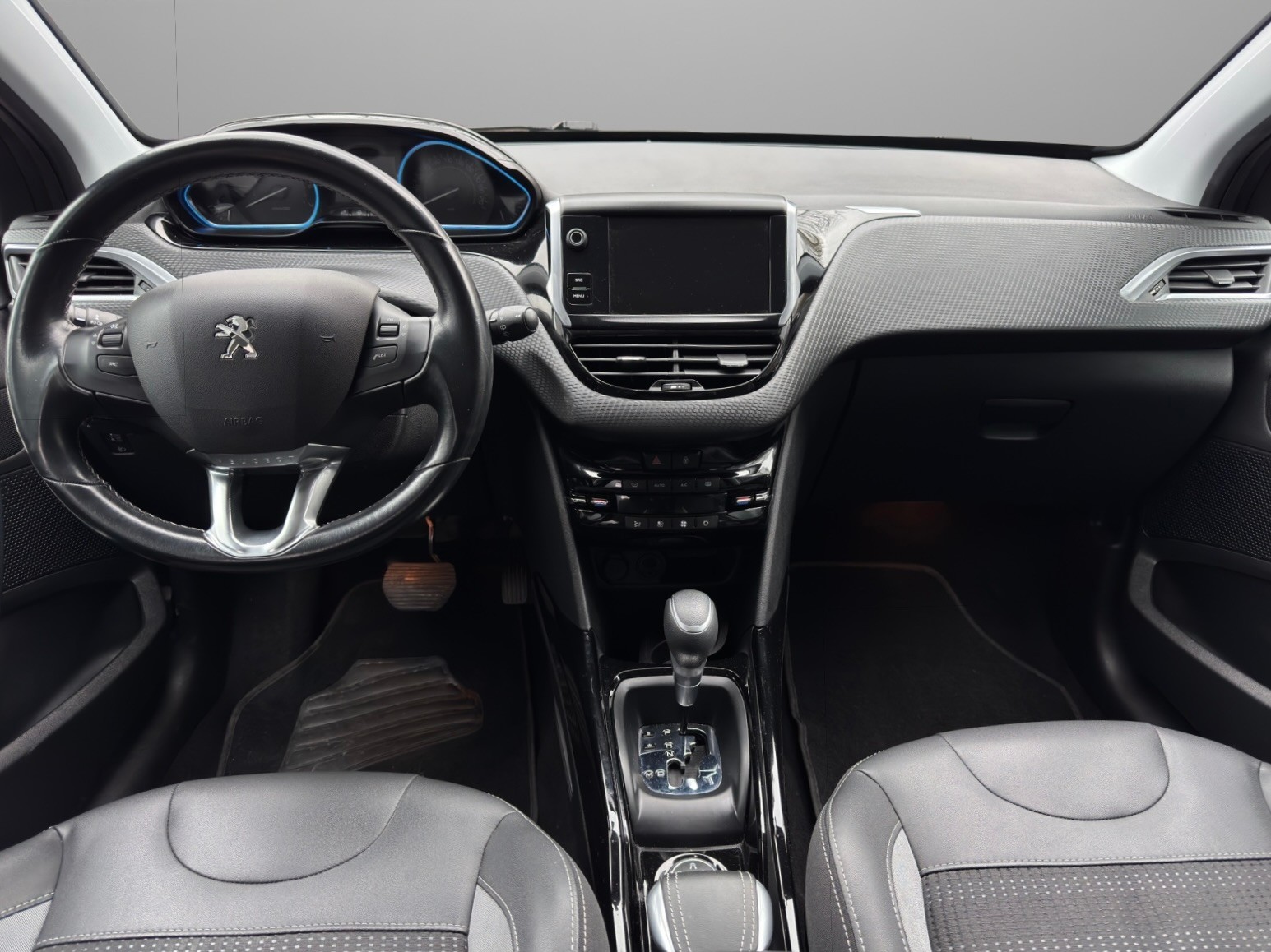 PEUGEOT 2008 1.2 PureTech Allure EAT6-image-8