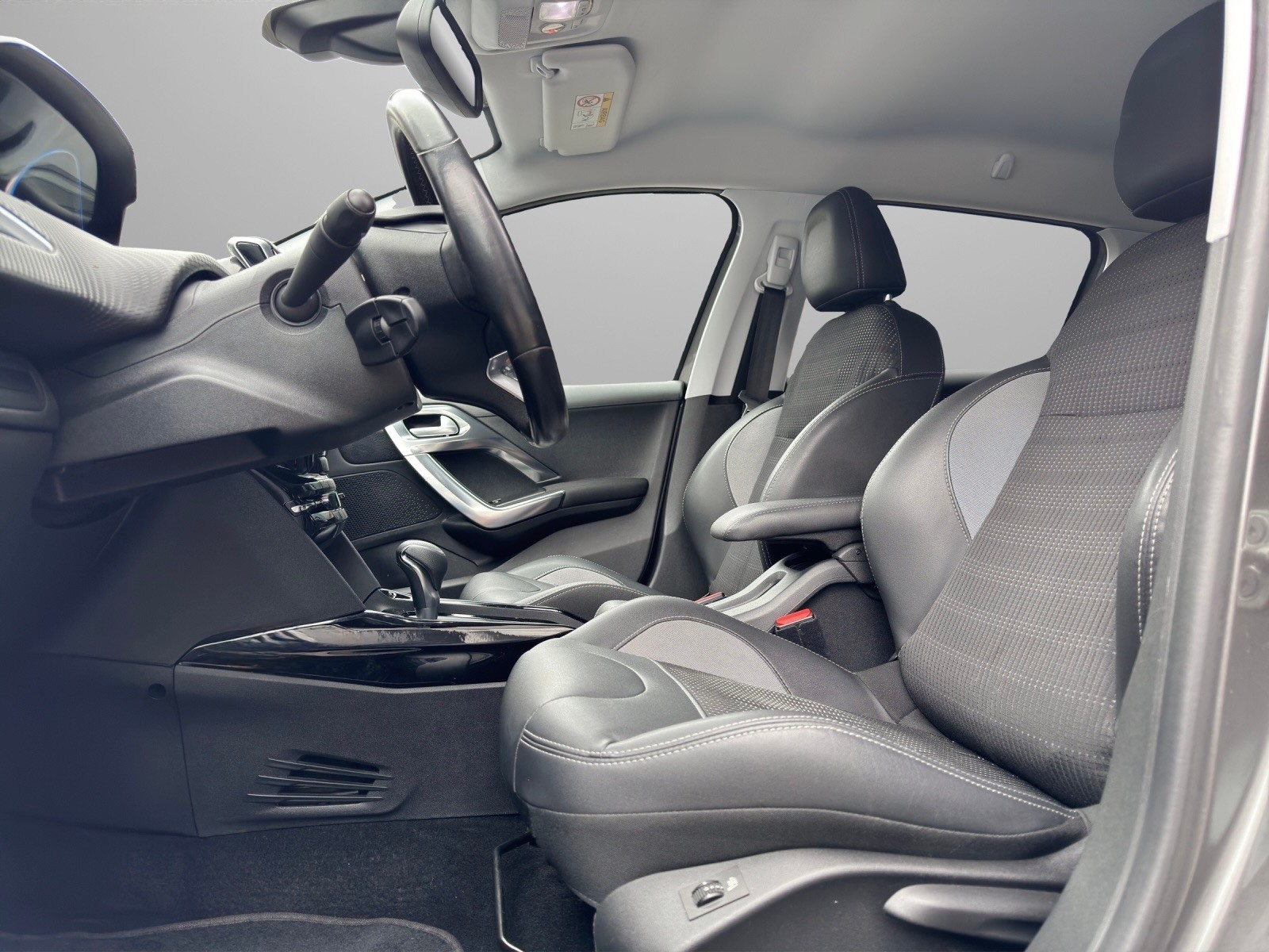 PEUGEOT 2008 1.2 PureTech Allure EAT6-image-7