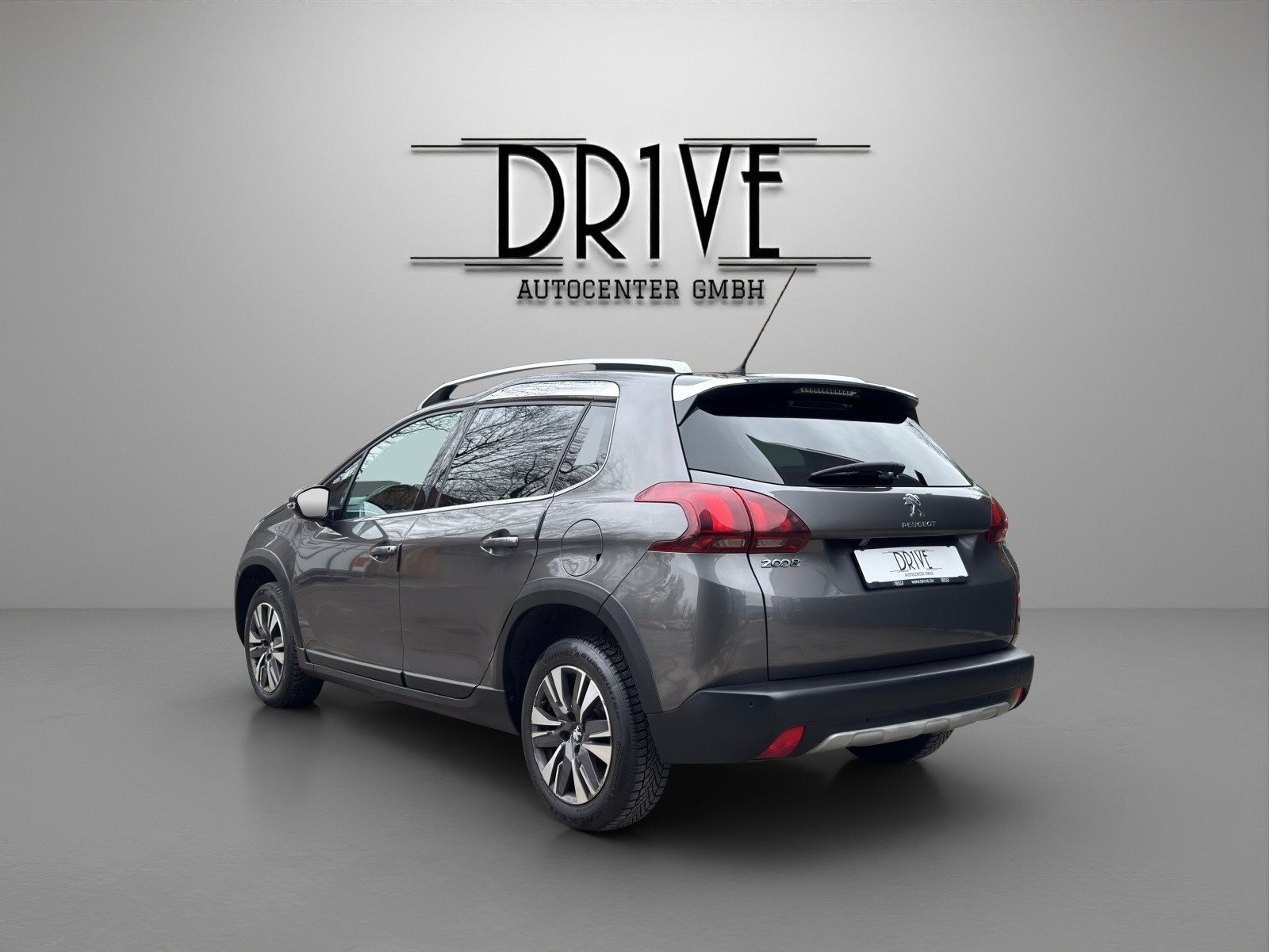 PEUGEOT 2008 1.2 PureTech Allure EAT6-image-6