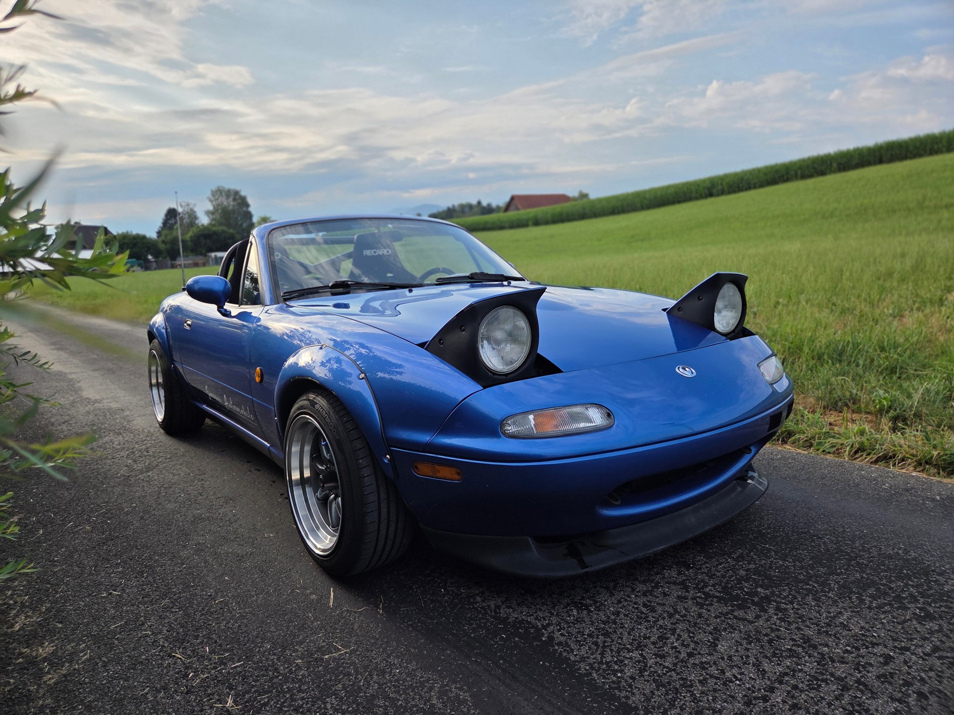 MAZDA MX-5 1.8i-16-showroom-element-1