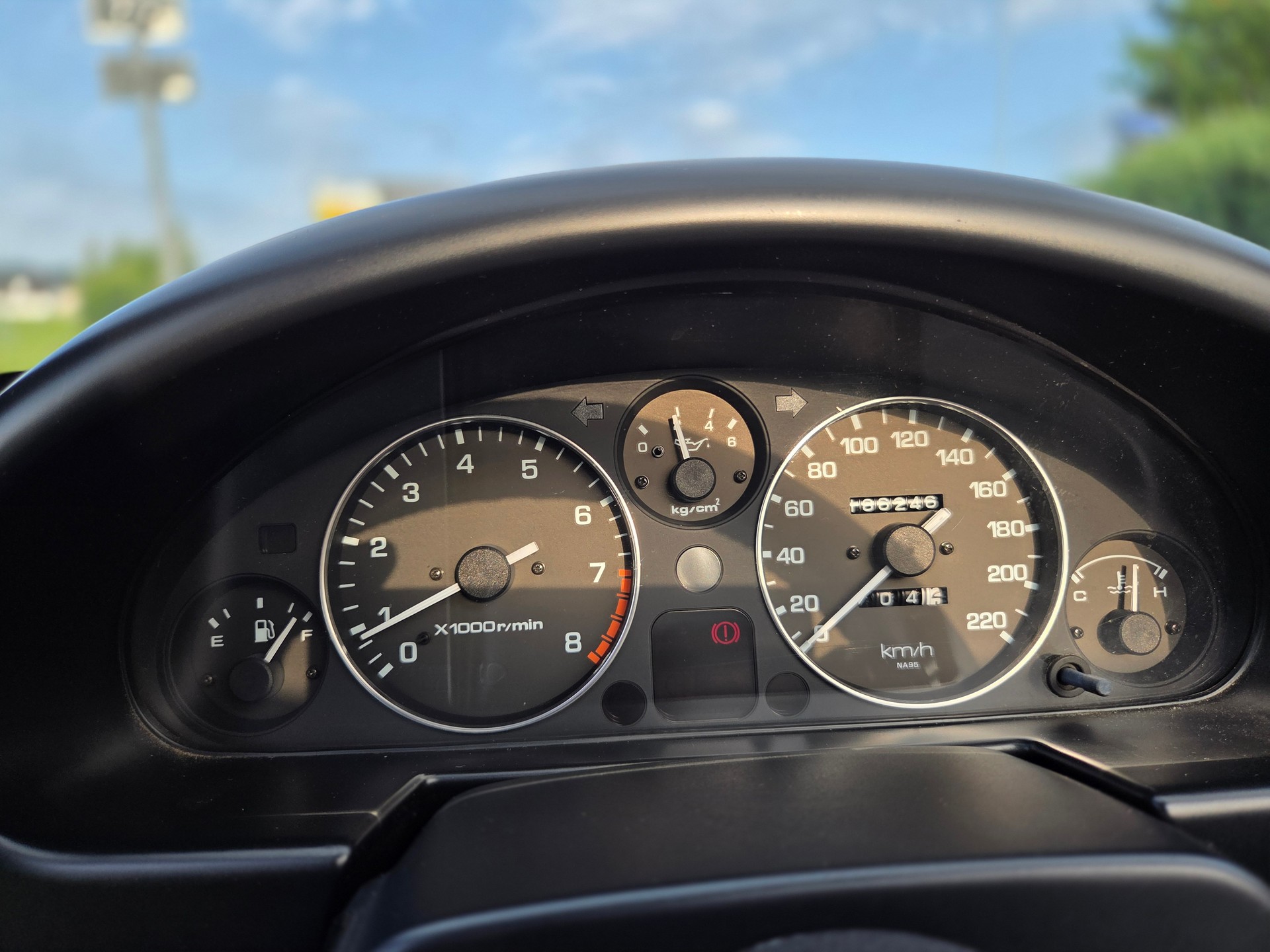 MAZDA MX-5 1.8i-16-image-11