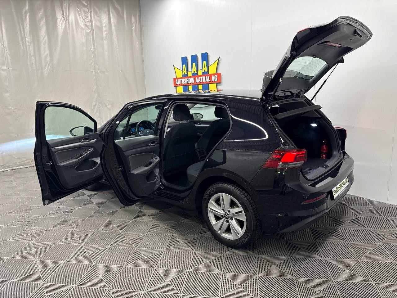VW Golf 1.0 TSI Life-image-10