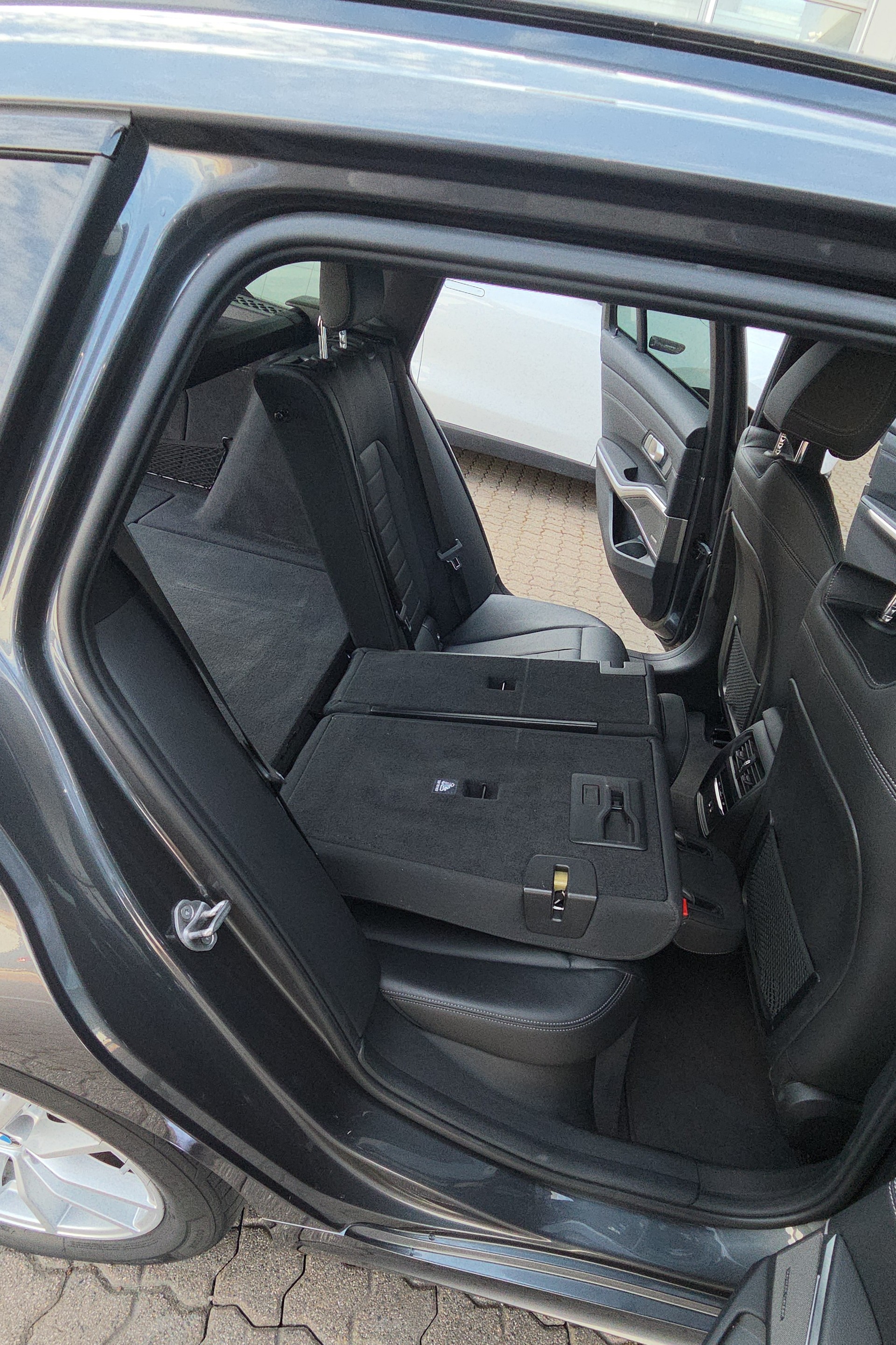 BMW 320d xDrive 48V Touring M Sport Steptronic-image-44