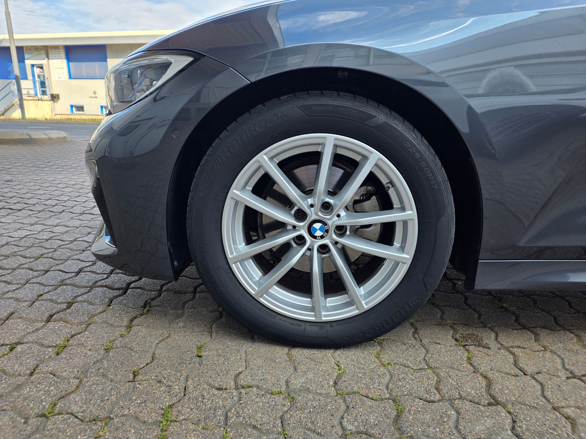 BMW 320d xDrive 48V Touring M Sport Steptronic-image-10