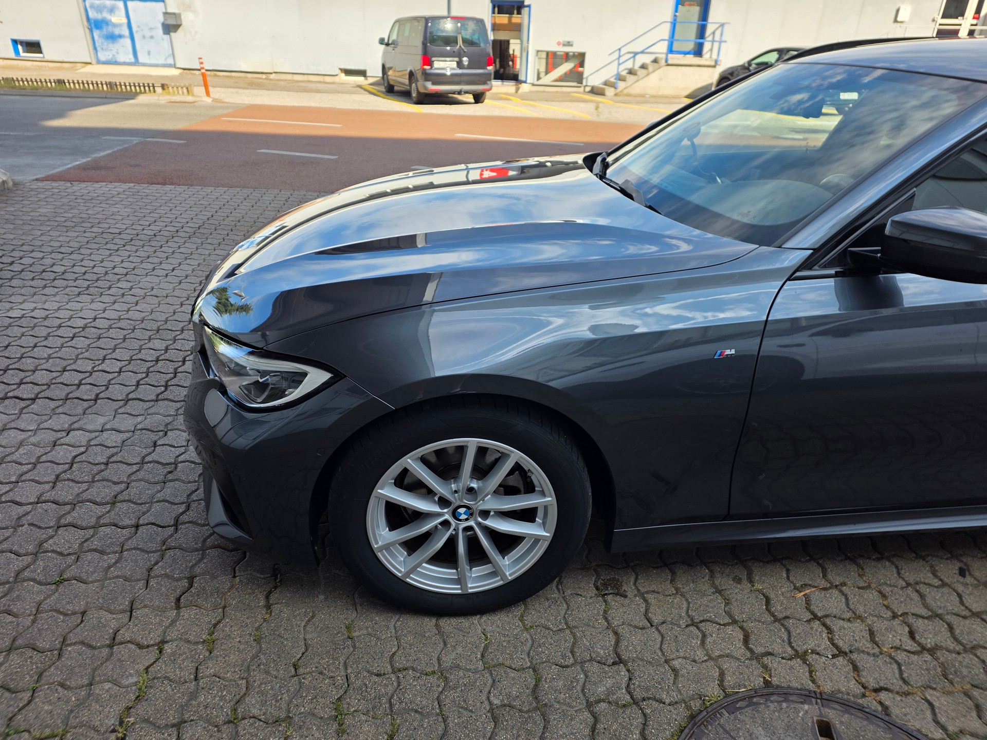BMW 320d xDrive 48V Touring M Sport Steptronic-image-11