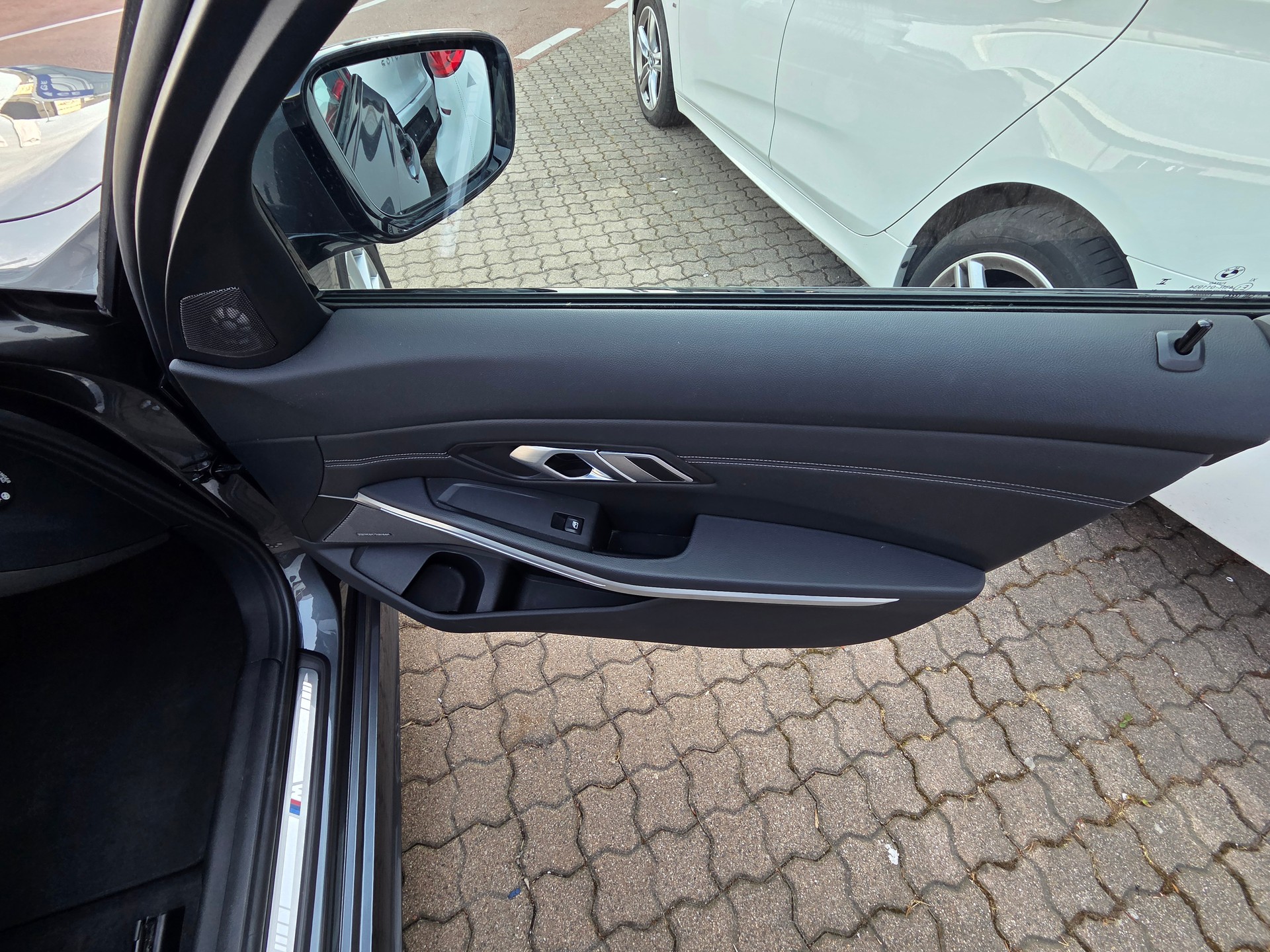 BMW 320d xDrive 48V Touring M Sport Steptronic-image-30