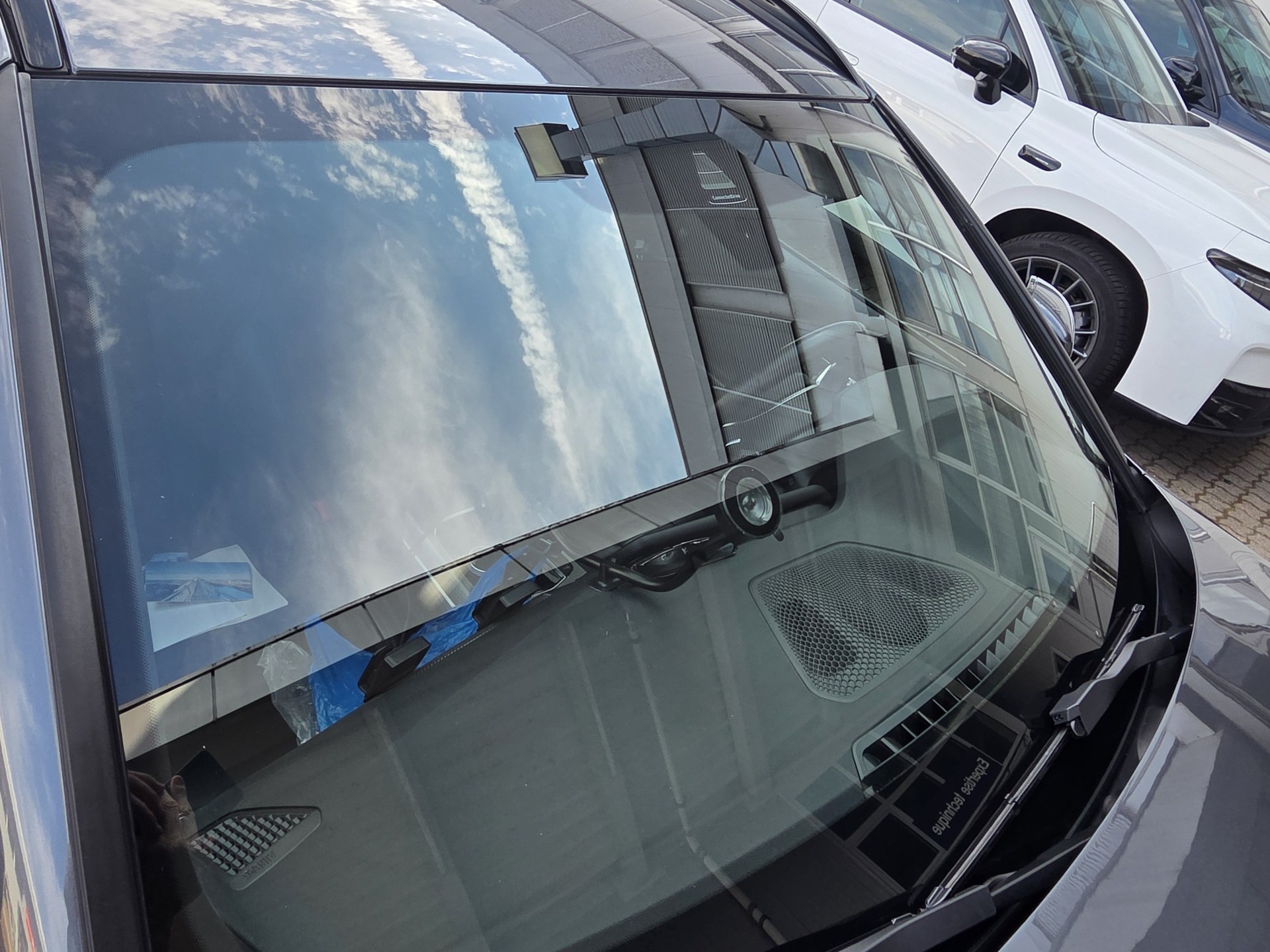 BMW 320d xDrive 48V Touring M Sport Steptronic-image-8