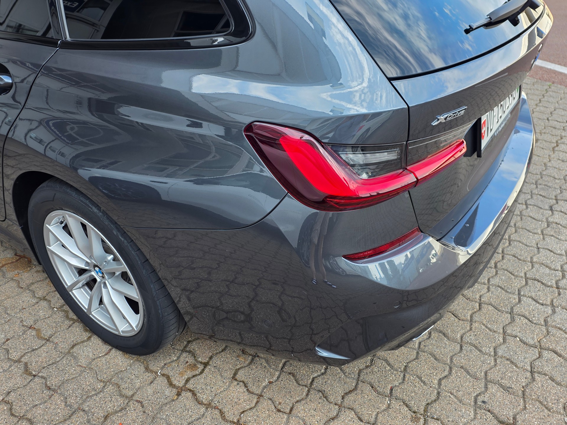 BMW 320d xDrive 48V Touring M Sport Steptronic-image-18