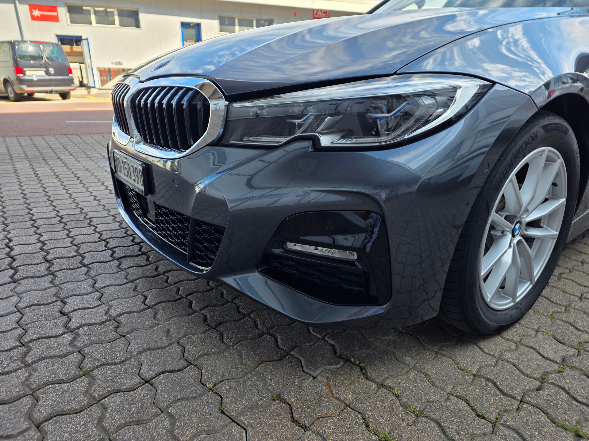 BMW 320d xDrive 48V Touring M Sport Steptronic-image-14