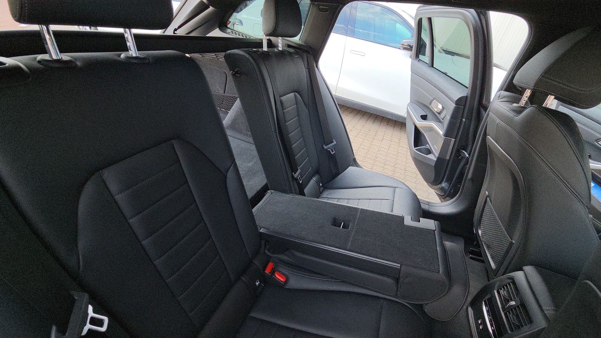 BMW 320d xDrive 48V Touring M Sport Steptronic-image-46