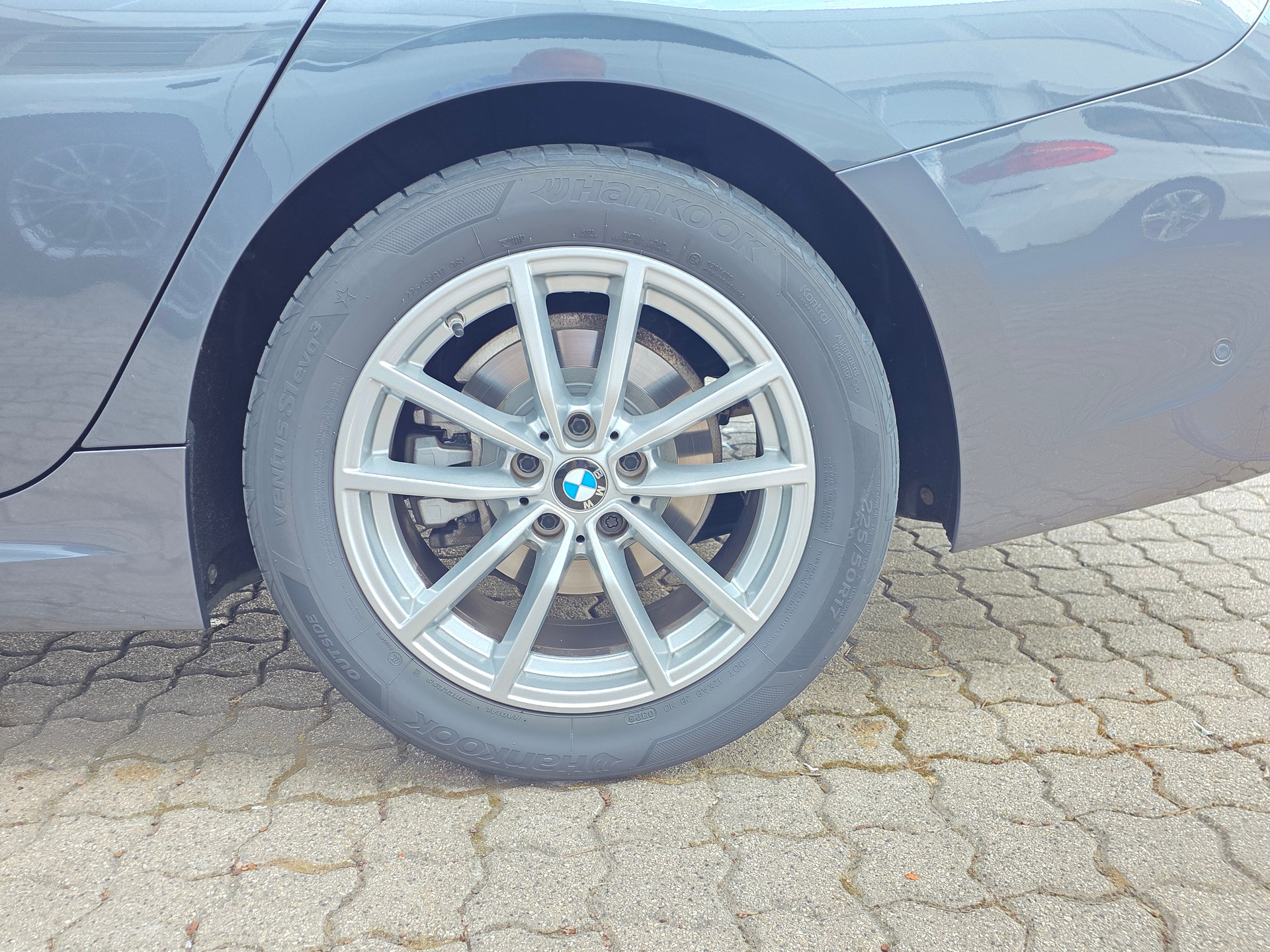 BMW 320d xDrive 48V Touring M Sport Steptronic-image-17