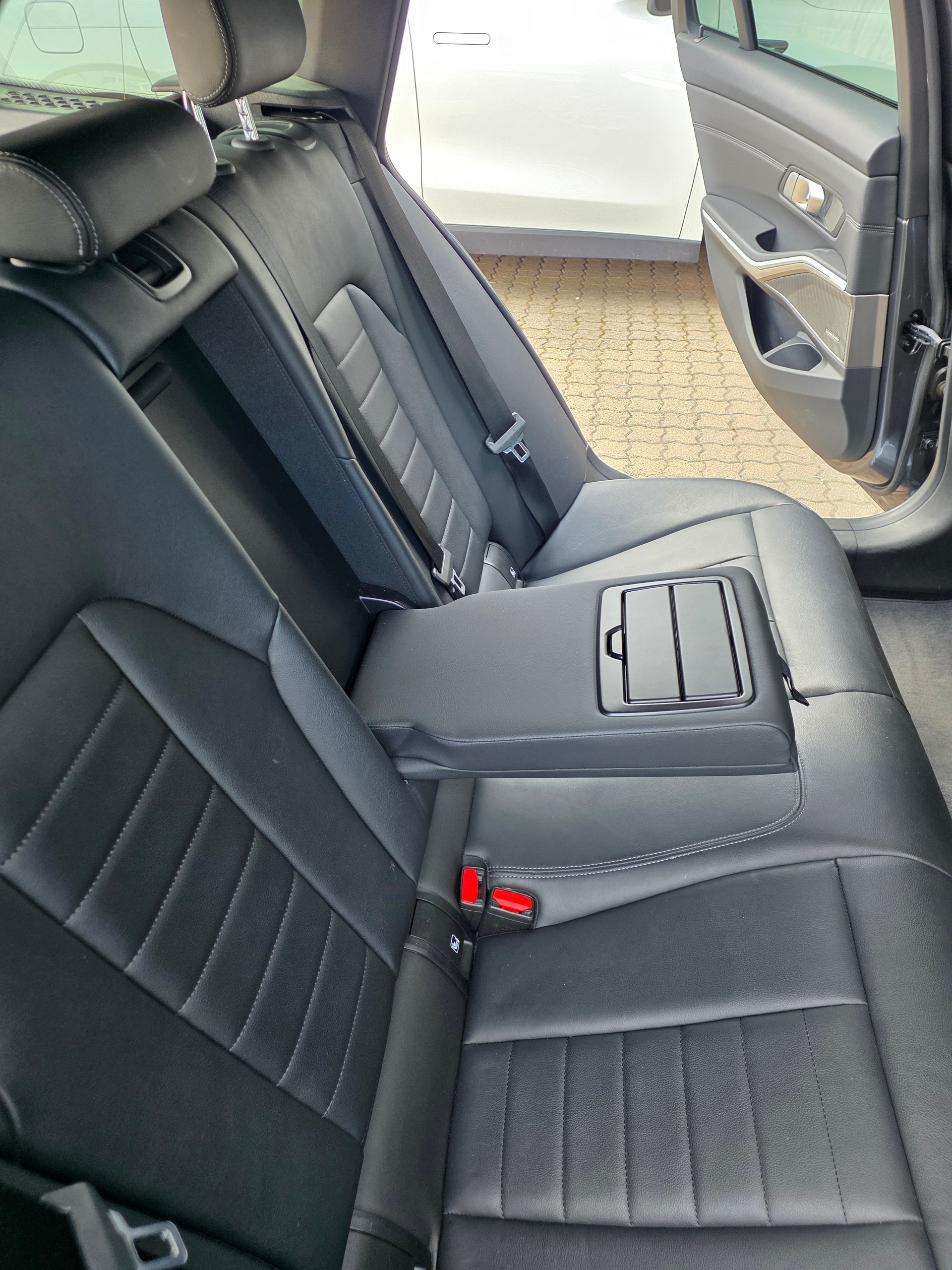 BMW 320d xDrive 48V Touring M Sport Steptronic-image-50