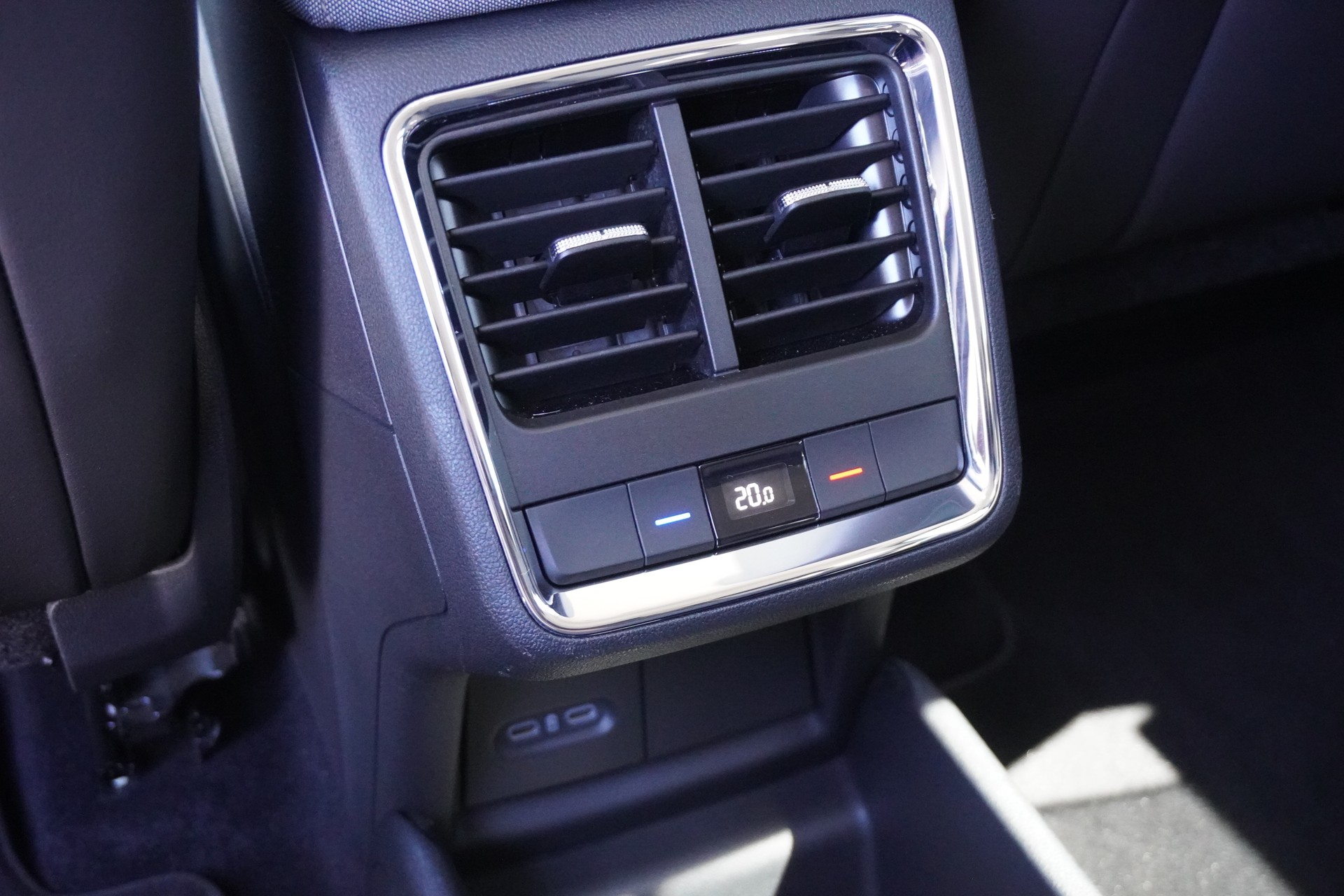 SKODA Enyaq iV 80-image-14