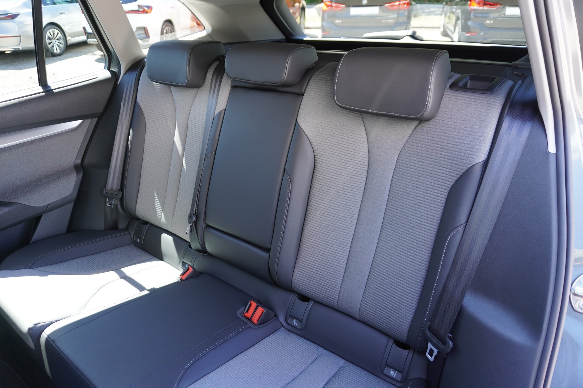 SKODA Enyaq iV 80-image-13
