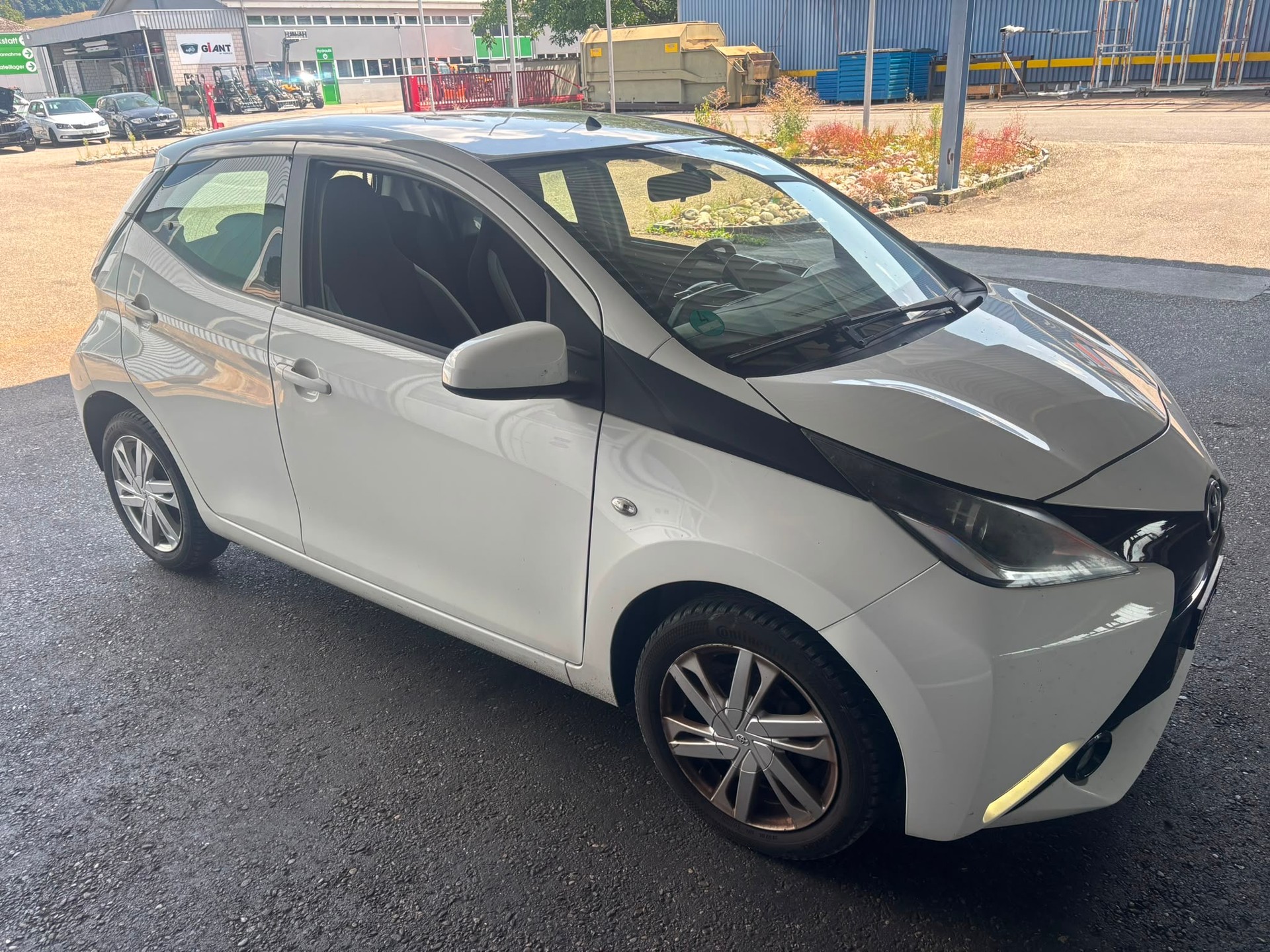 TOYOTA Aygo 1.0 VVT-i x-play-image-2