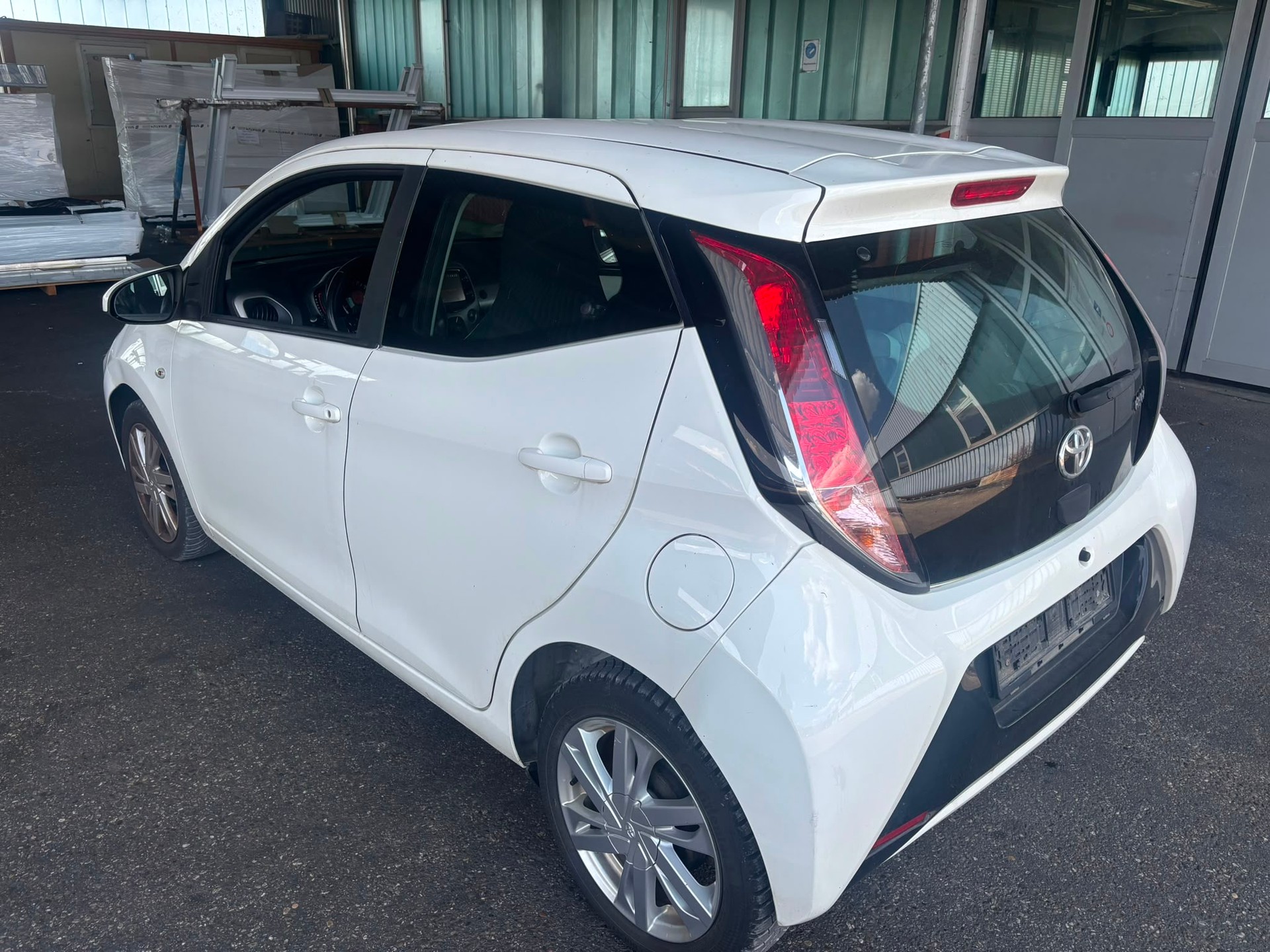 TOYOTA Aygo 1.0 VVT-i x-play-image-5