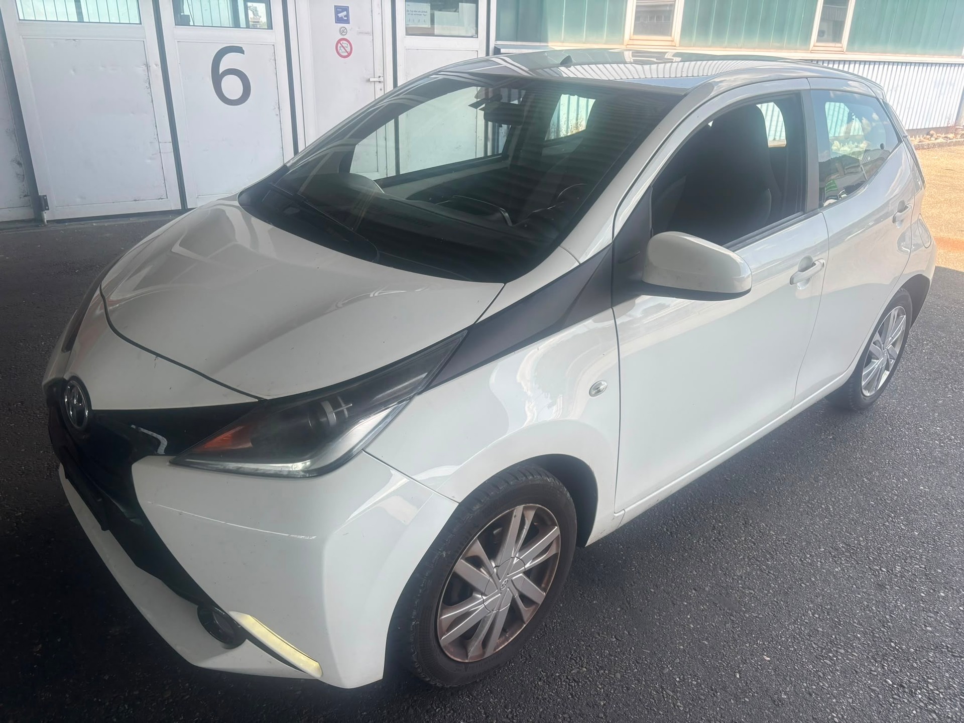 TOYOTA Aygo 1.0 VVT-i x-play-image-1