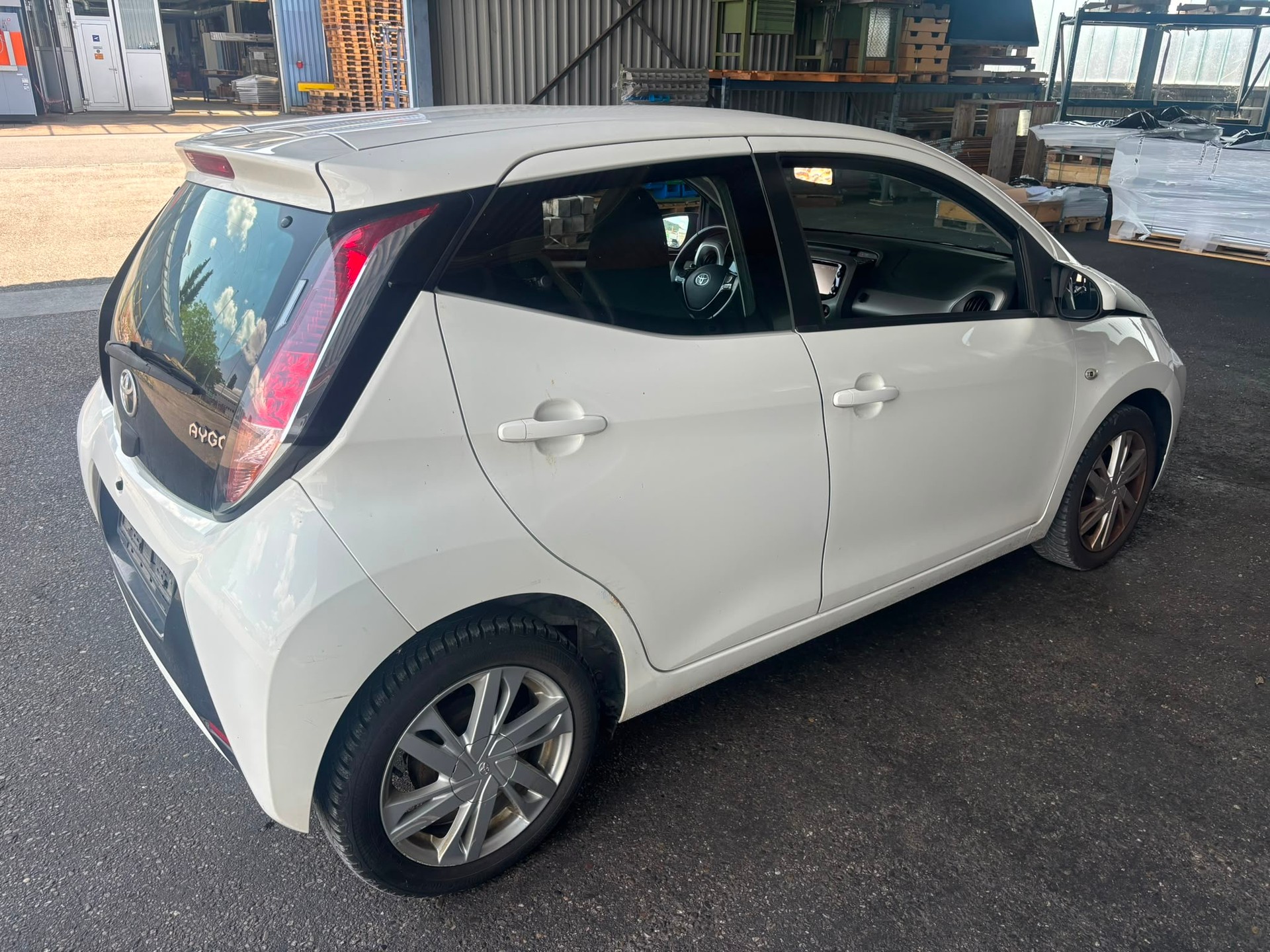 TOYOTA Aygo 1.0 VVT-i x-play-image-3