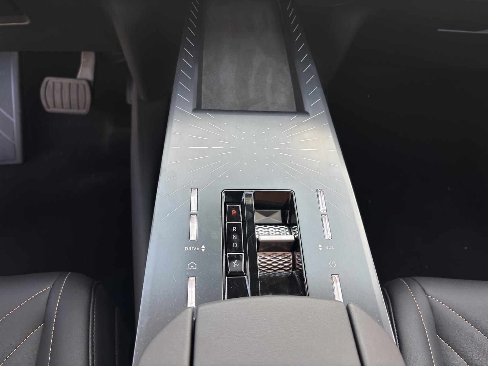 DS AUTOMOBILES No8 E-Tense Pallas-image-12