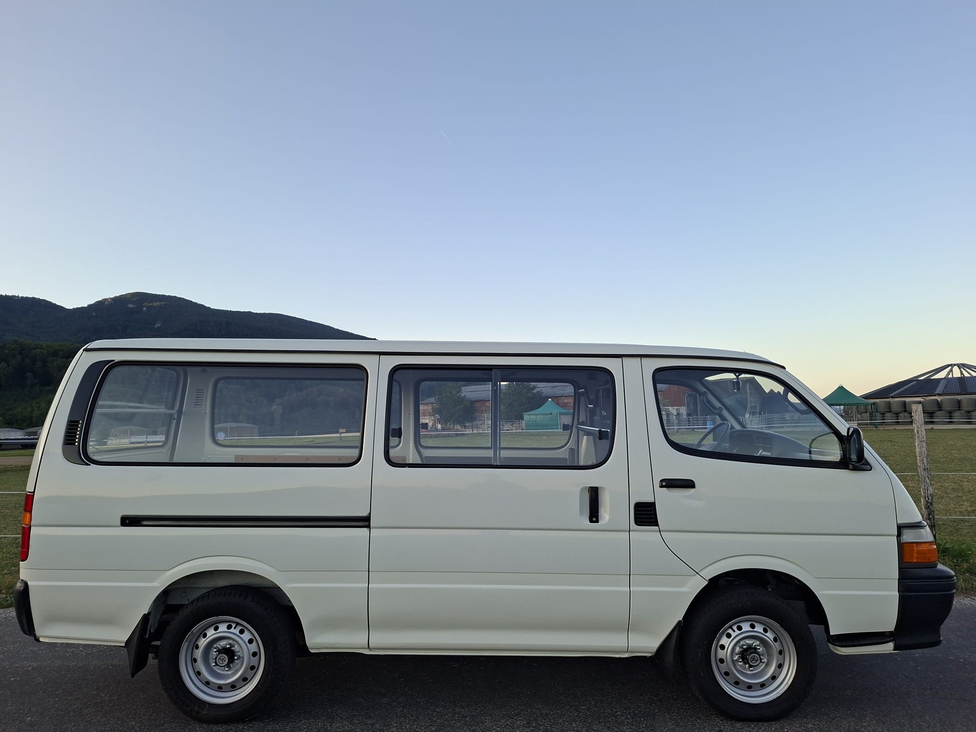 TOYOTA HI-ACE-image-7