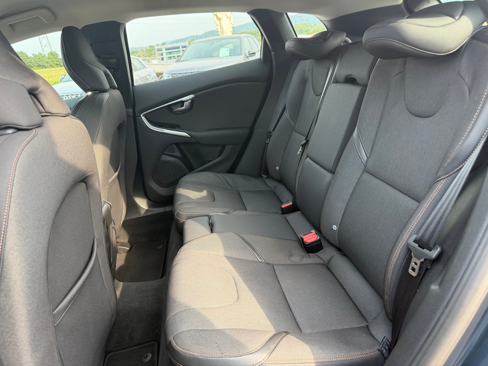 VOLVO V40 Cross Country T4 AWD Geartronic-image-11