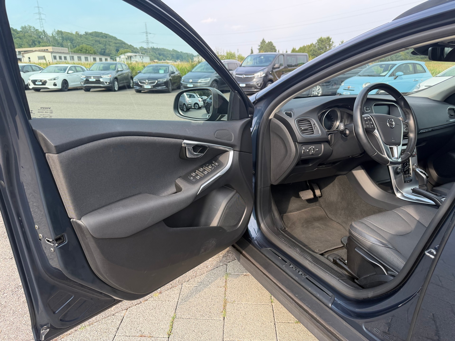 VOLVO V40 Cross Country T4 AWD Geartronic-image-8