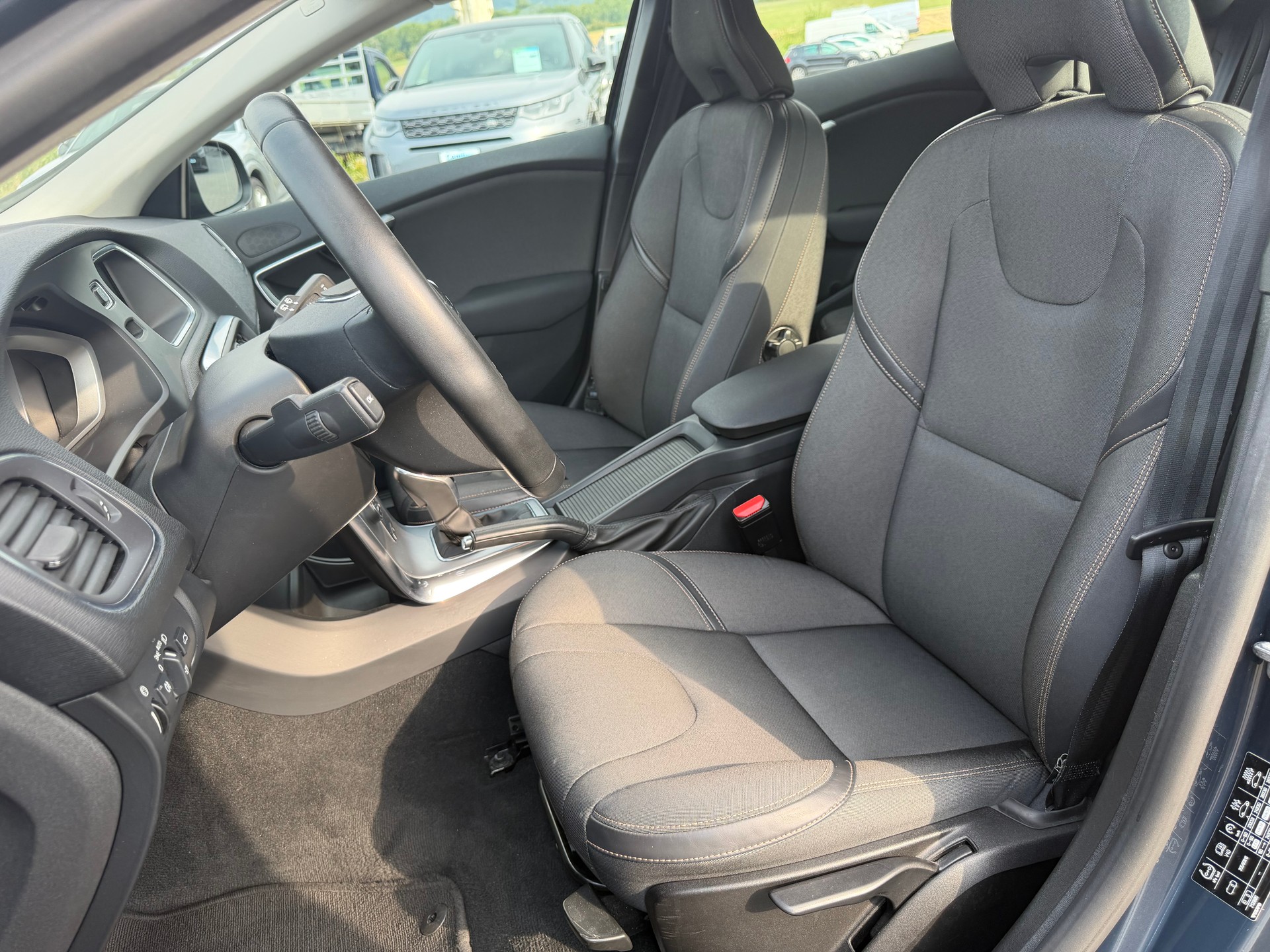 VOLVO V40 Cross Country T4 AWD Geartronic-image-10