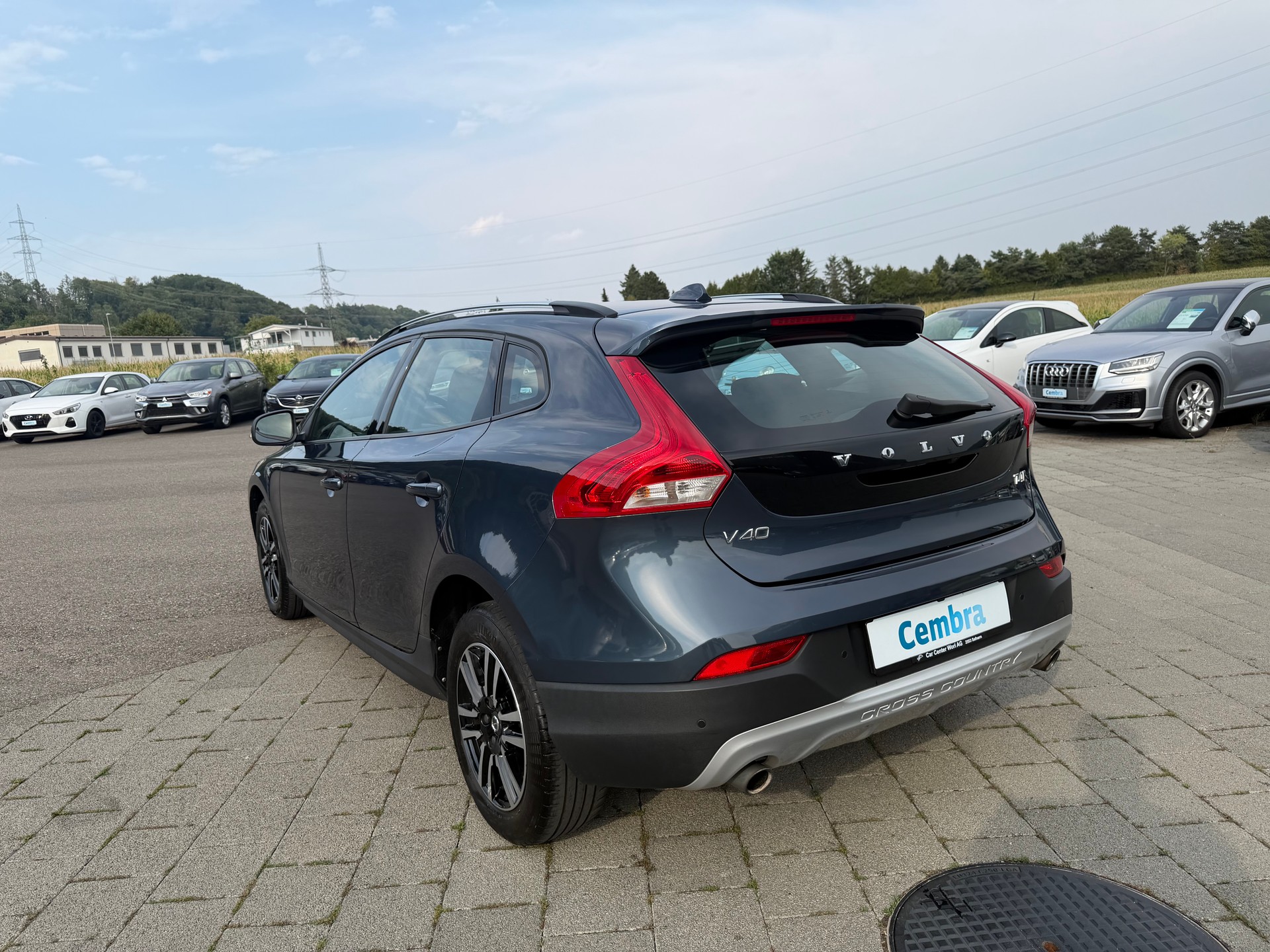 VOLVO V40 Cross Country T4 AWD Geartronic-image-2