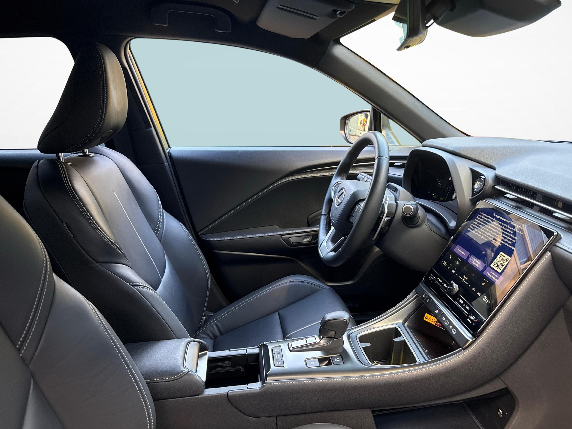 LEXUS LBX 1.5 Hybrid Relax AWD-image-9