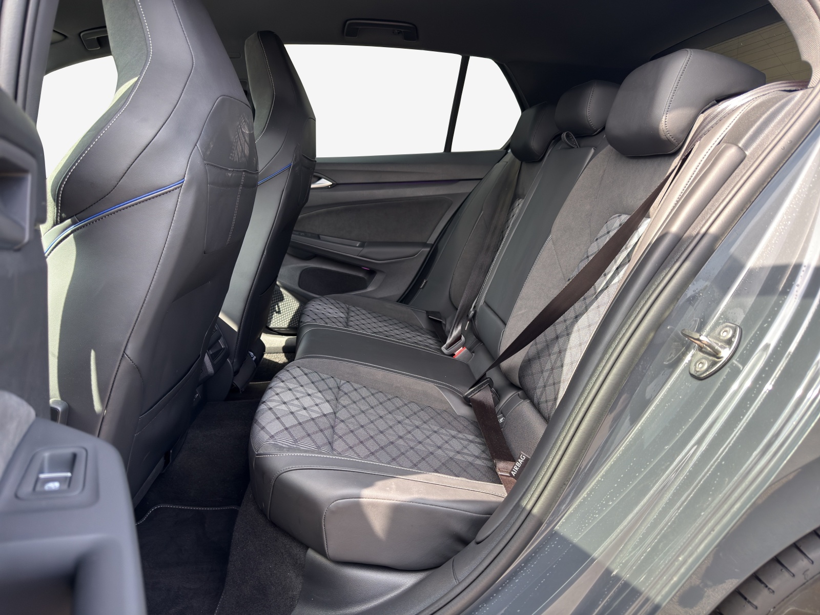 VW Golf 2.0 TSI R-Line DSG 4 Motion-image-11