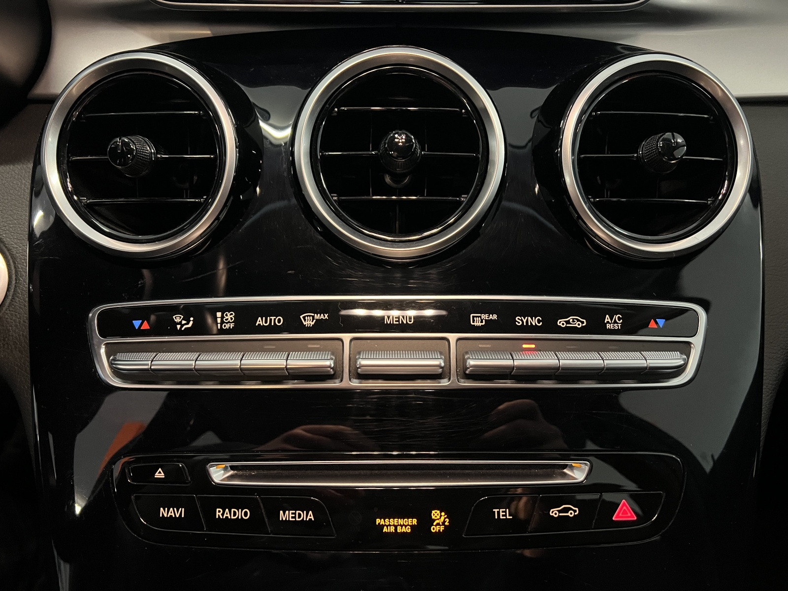 MERCEDES-BENZ C 220 d Swiss Star Avantgarde 4Matic 9G-Tronic-image-13
