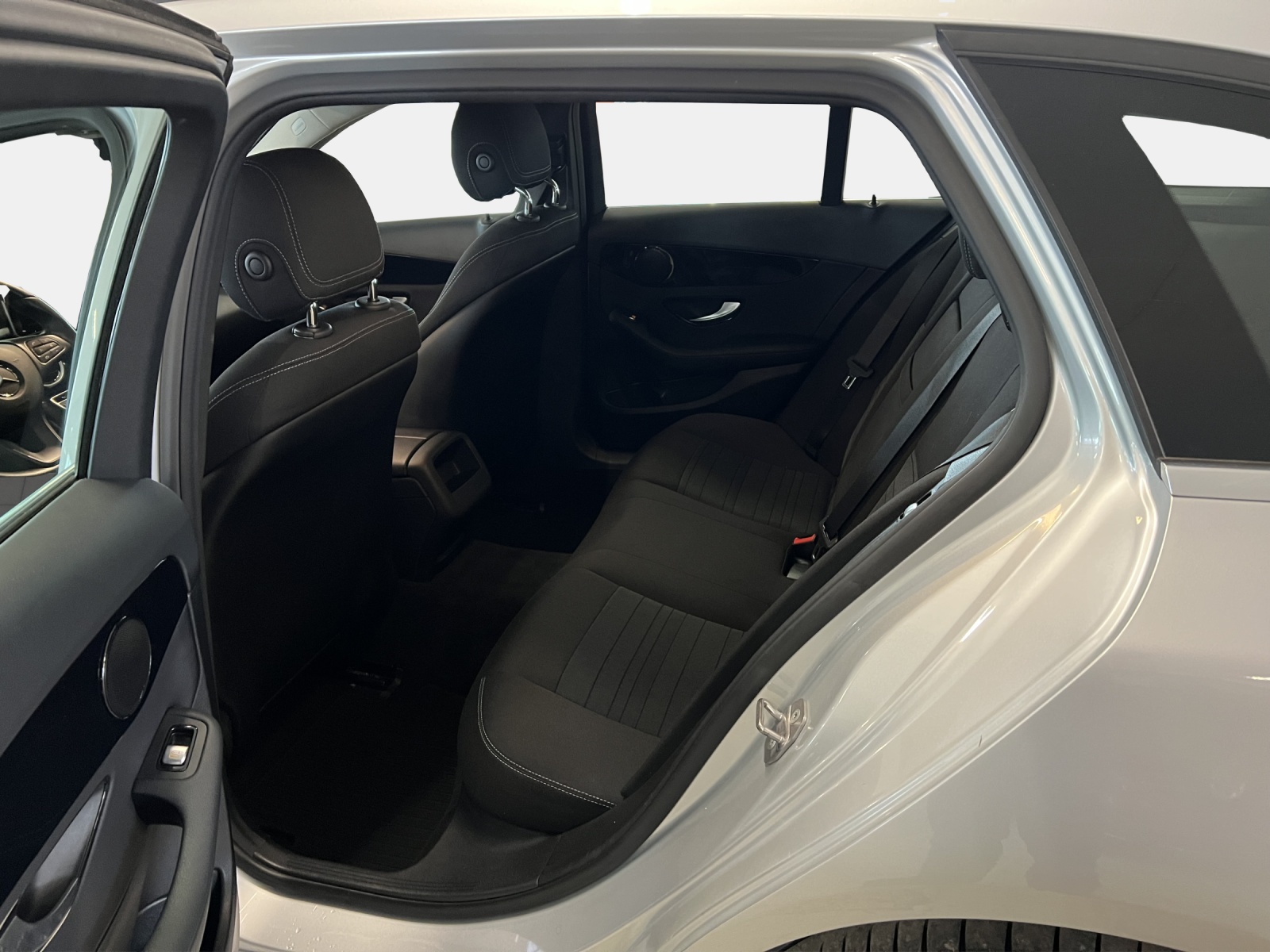 MERCEDES-BENZ C 220 d Swiss Star Avantgarde 4Matic 9G-Tronic-image-11