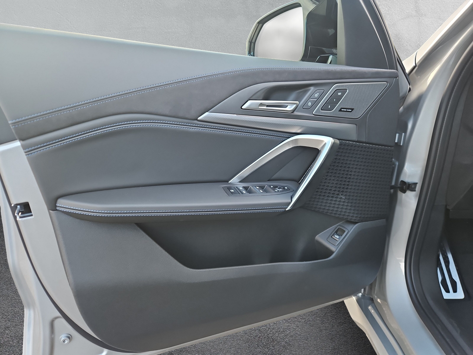 BMW X1 xDrive M35i-image-16