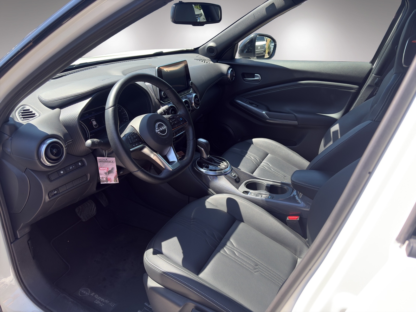 NISSAN Juke 1.6 Hybrid Tekna-image-5