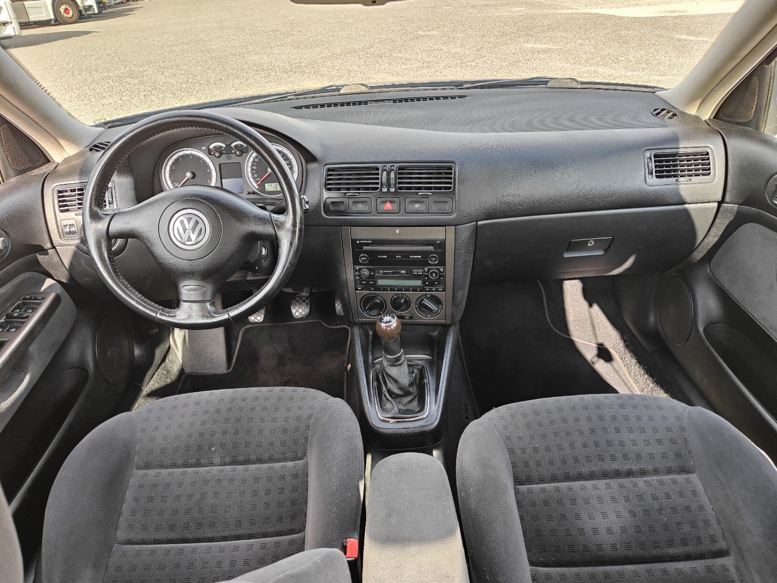 VW 1.6 Trendline-image-5