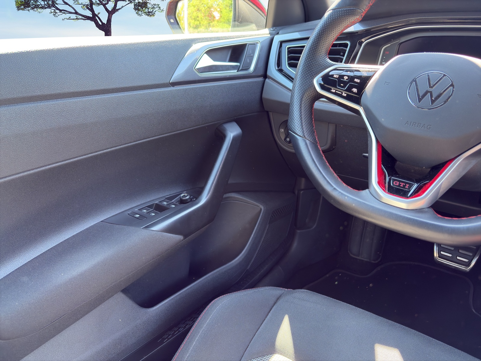 VW Polo 2.0 TSI GTI DSG-image-13