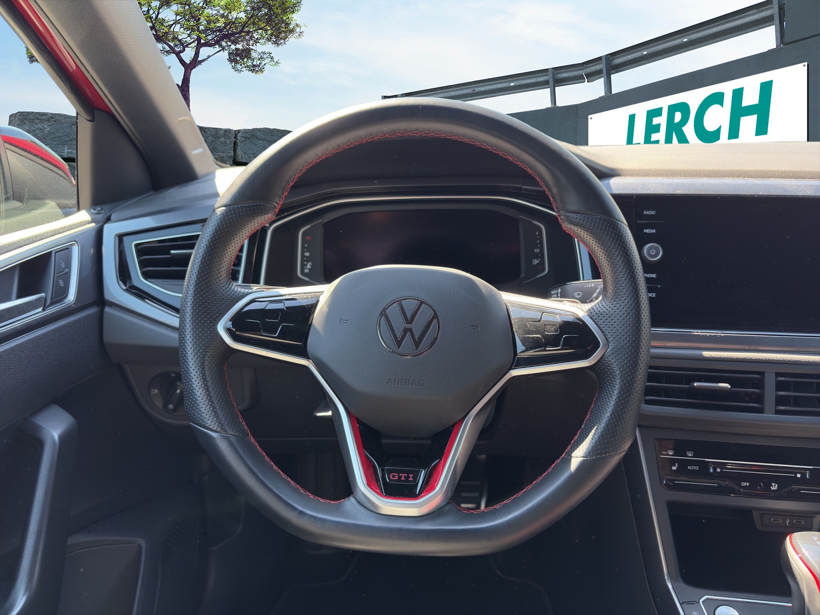 VW Polo 2.0 TSI GTI DSG-image-10