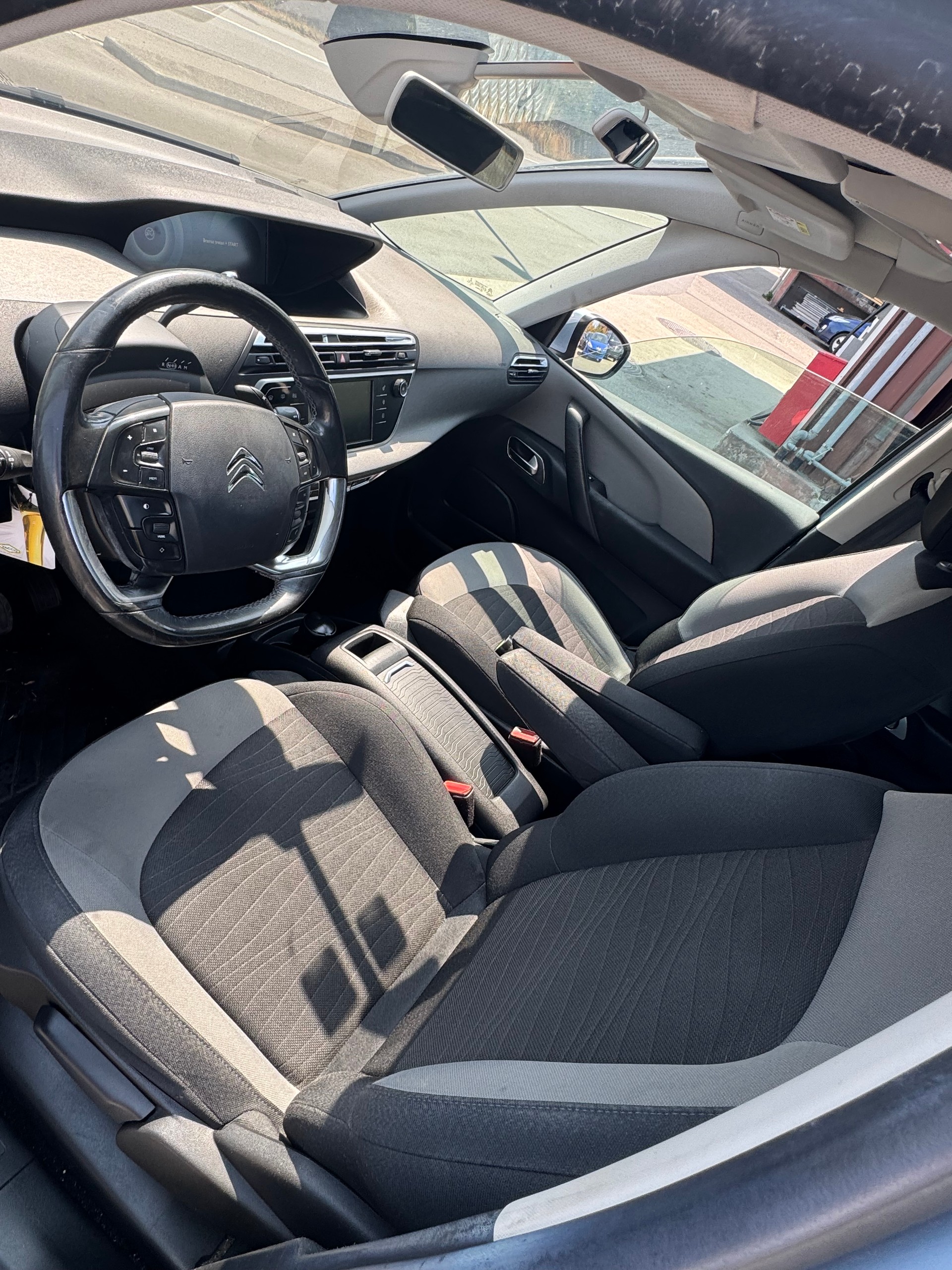 CITROEN Grand C4 Picasso 1.6 e-HDi Attraction EGS6-image-6