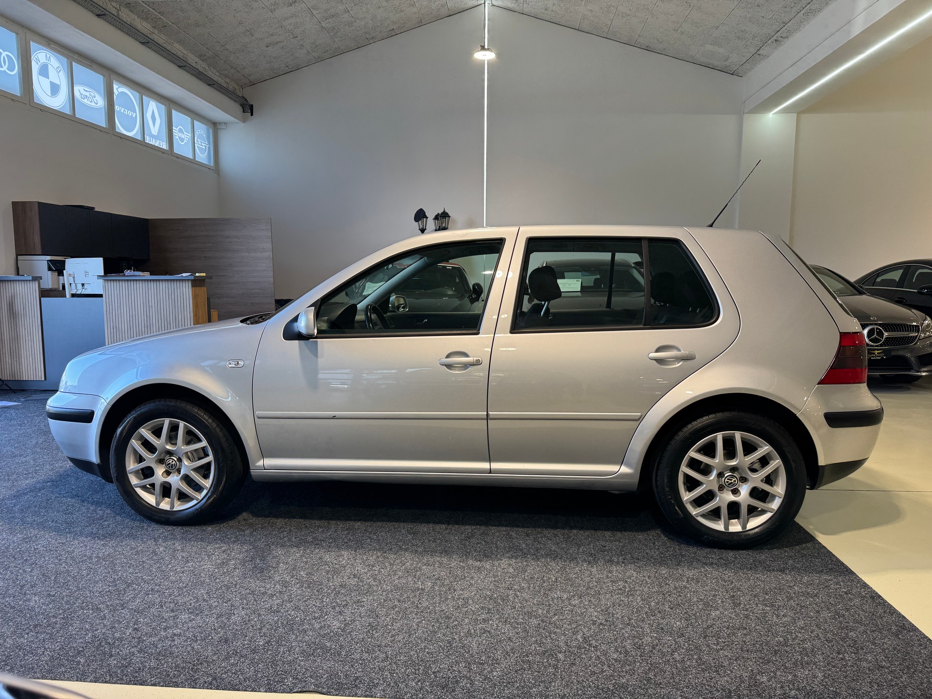 VW Golf Variant 2.0 Pacific 4Motion-showroom-element-3
