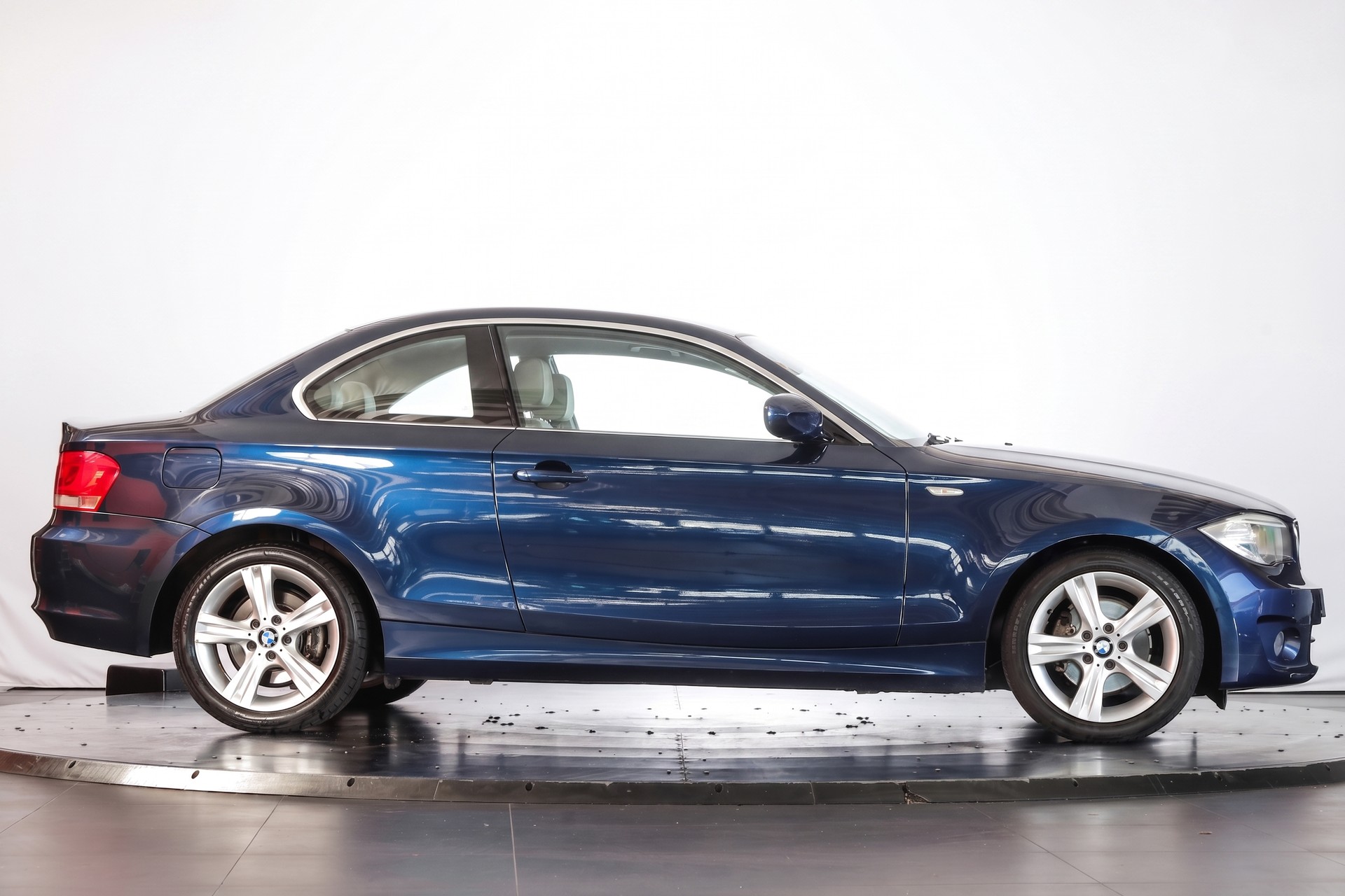 BMW 120d Coupé Steptronic-image-4