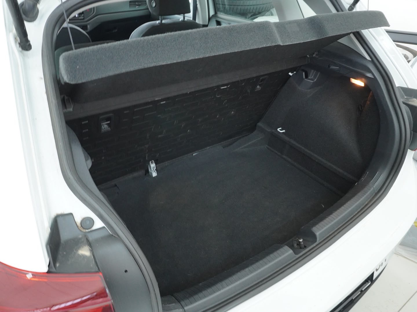 VW Polo 1.0 TSI Basis-image-6