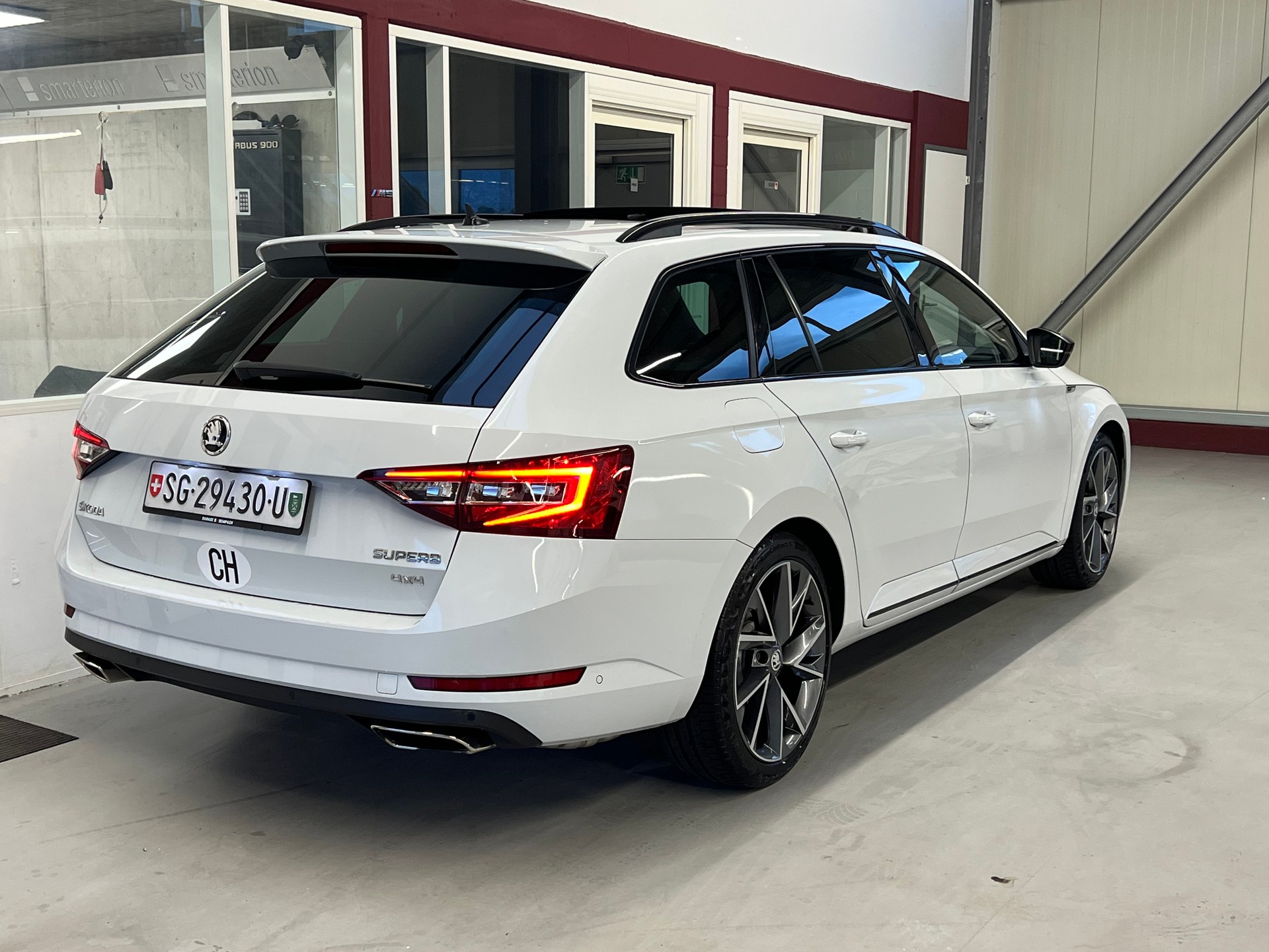 SKODA Superb Combi 2.0 TSI L&K DSG 4x4-image-7