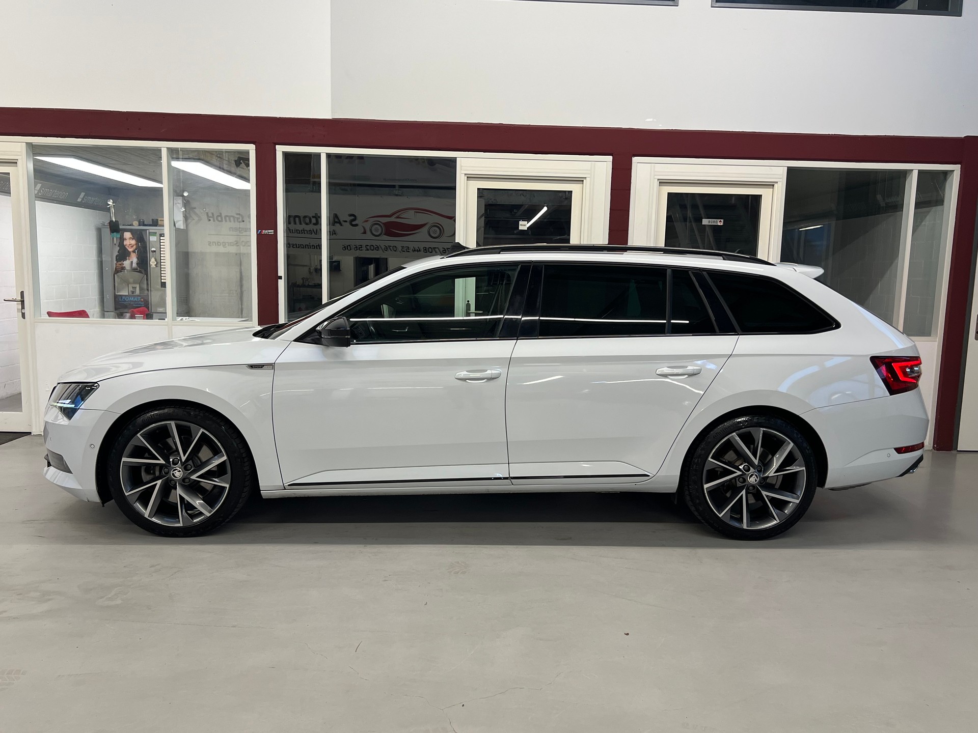 SKODA Superb Combi 2.0 TSI L&K DSG 4x4-image-3